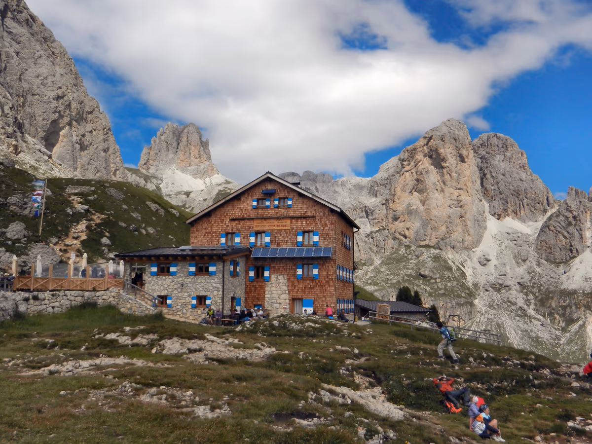 Foto: Wikimedia Commons · Bbruno · CC BY-SA 3.0 Rifugio Roda di Vael